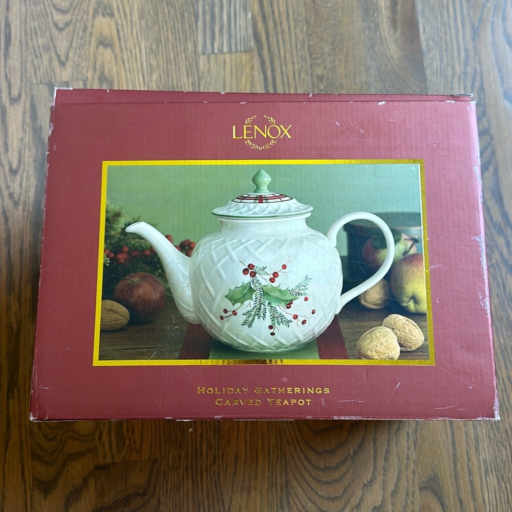 New in Box Lenox Holiday Gatherings Carved Teapot